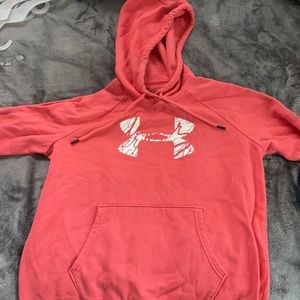 Under aumor coral/pink hoodie, size Medium